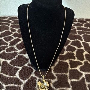 Elegant Gold Pendant Necklace with Geometric Design